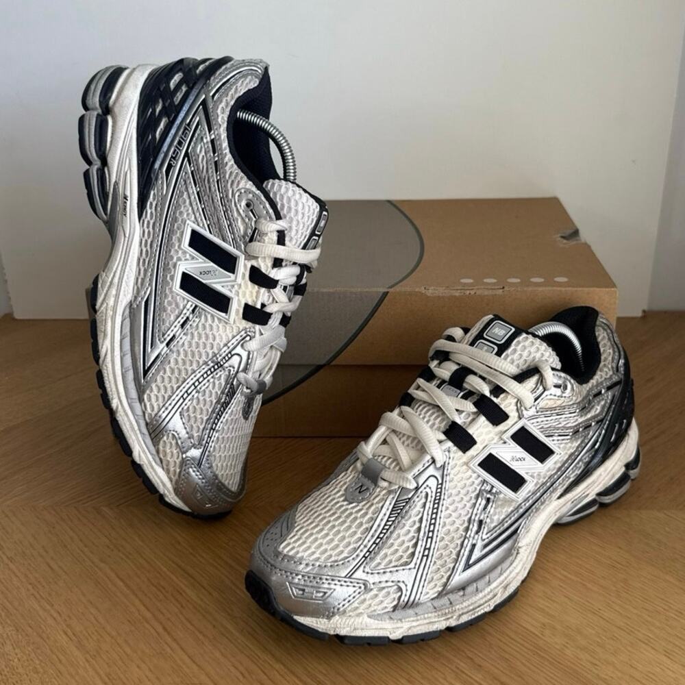 New Balance 1906 R Metallic Silver/Black Unisex Sneakers - SZ Men 6.5- W 8